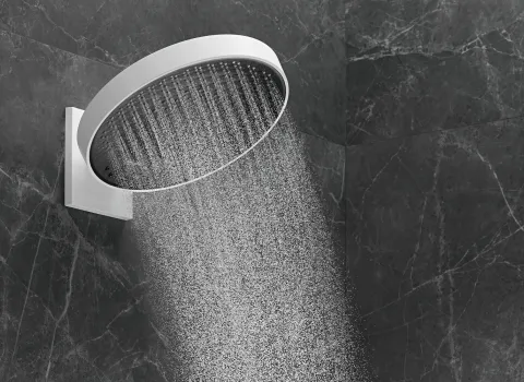 Die Duschbrause Rainfinity von Hansgrohe im Modus Powderrain.
