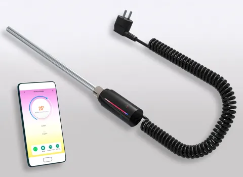 Heizstab 6 von HSK mit einem Smartphone mit geöffneter App zur Steuerung daneben.