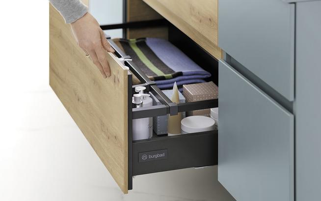 Unterster Auszug vom Unterschrank der Kollektion Lin20 von burgbad