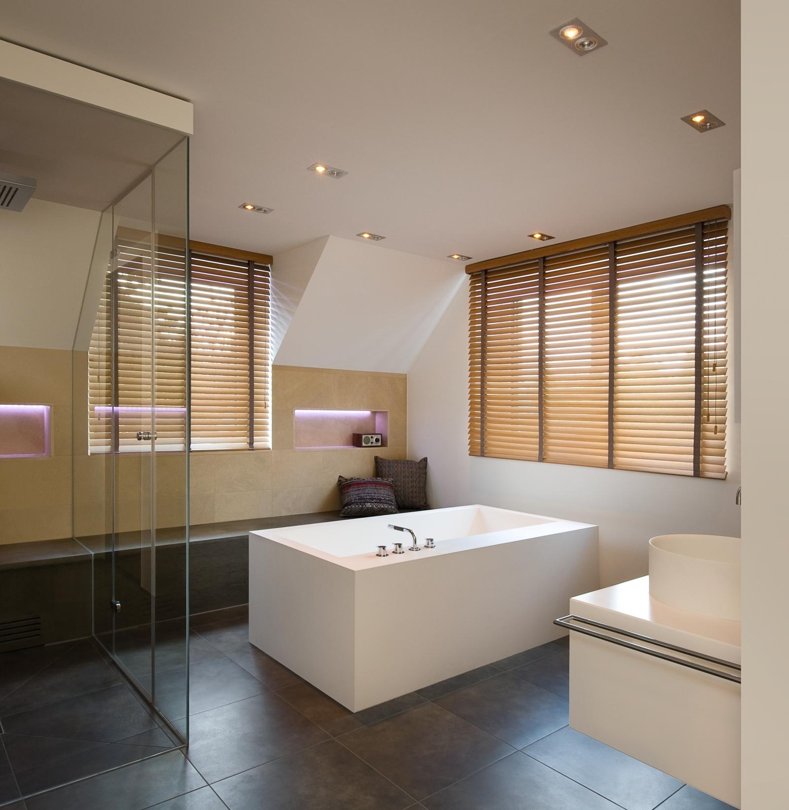 Luxus Bad in Vollansicht